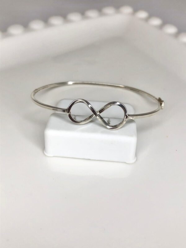 Bracelete infinito