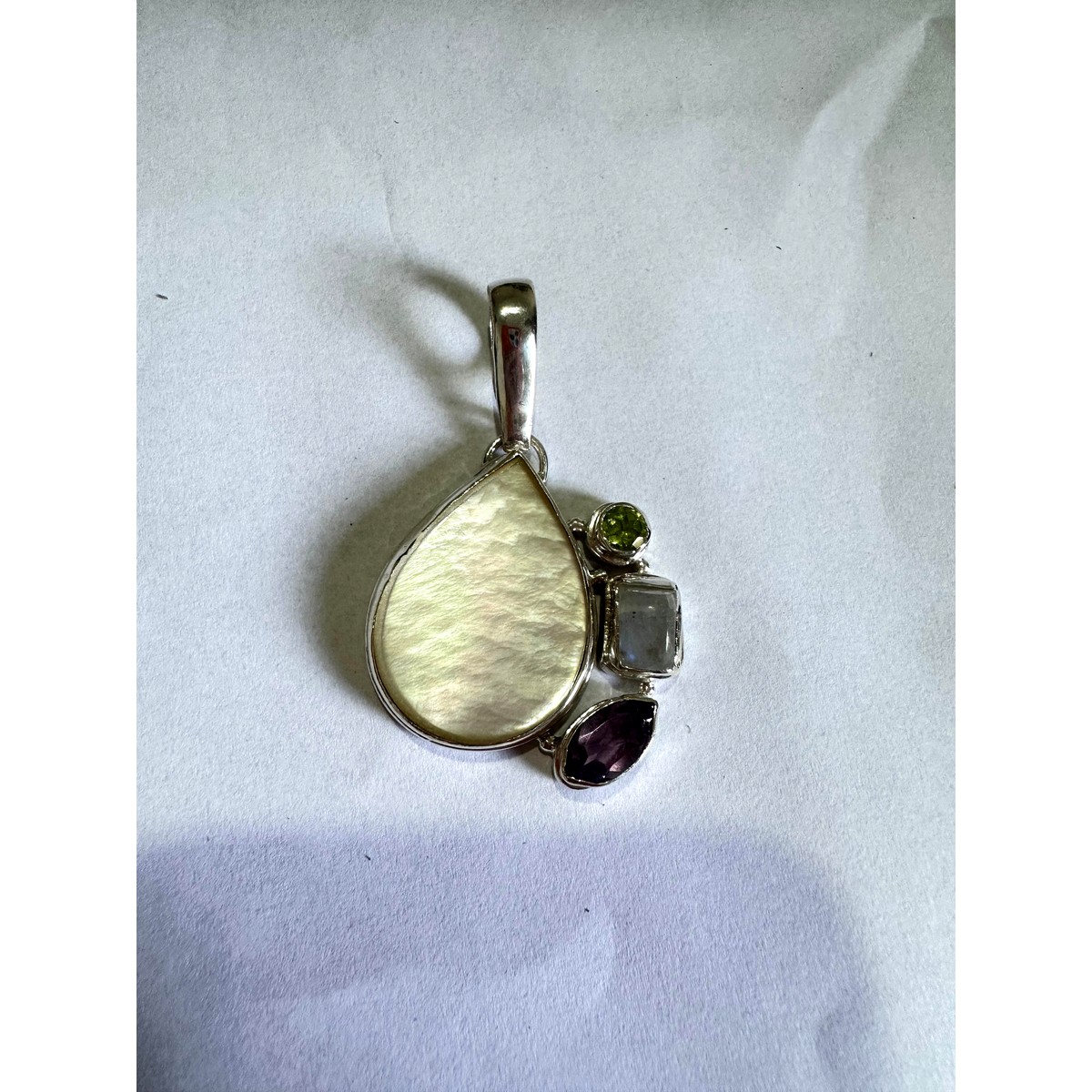 Pingente Gota Madrepérola com Ametista, Peridoto e Pedra da Lua em Prata 925