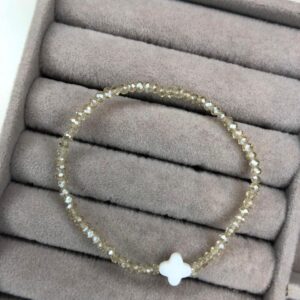 Pulseira de Cristais Champagne com Trevo em Madrepérola