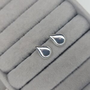 Brinco Gota Orgânica Lisa – Prata 925