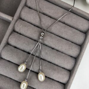 Colar Gravatinha Triplo Pérolas Gota – Prata 925 com Banho de Ródio Branco